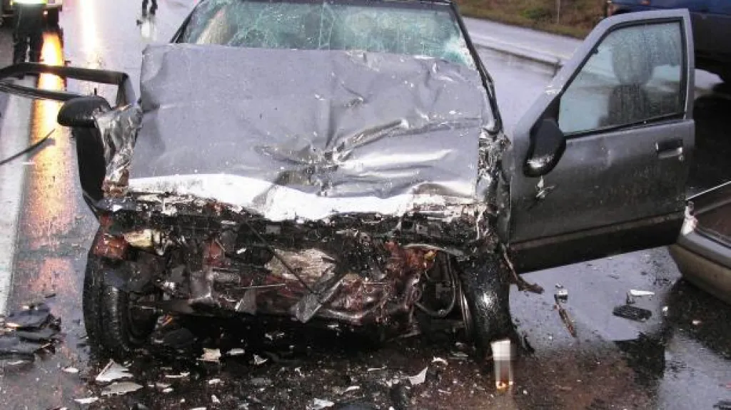 Osobní vozidlo po čelní srážce