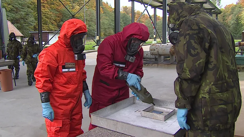 Výcvik protichemických jednotek jordánské armády