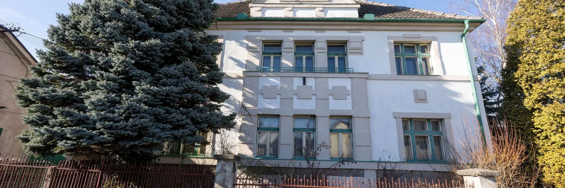 Obce raději kupují zchátralé nemovitosti, obávají se vzniku problémových ubytoven