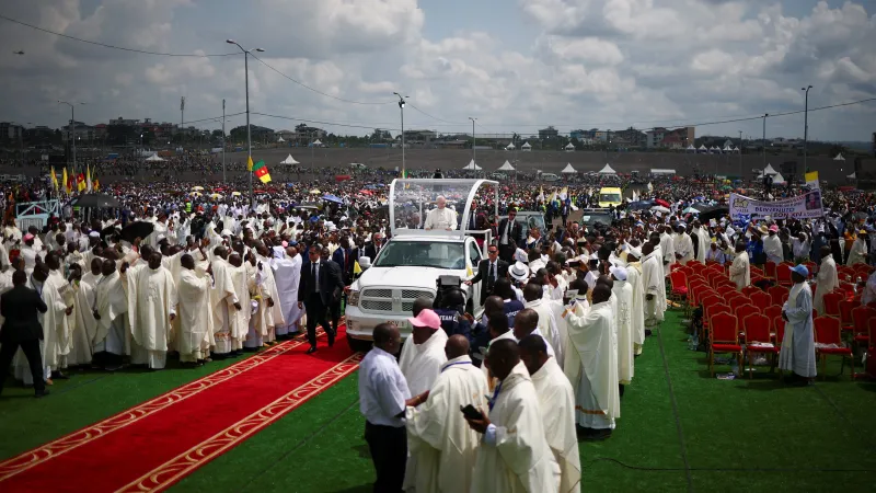 Papež Lev XIV. v Kamerunu ve městě Douala