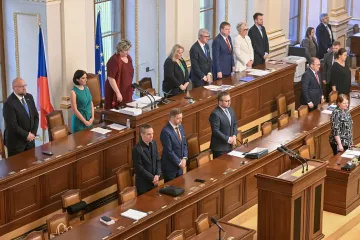 Poslanci podpořili valorizaci minimální mzdy i zavedení pravidel lobbování