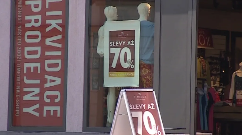 Centra měst opuštějí menší obchody