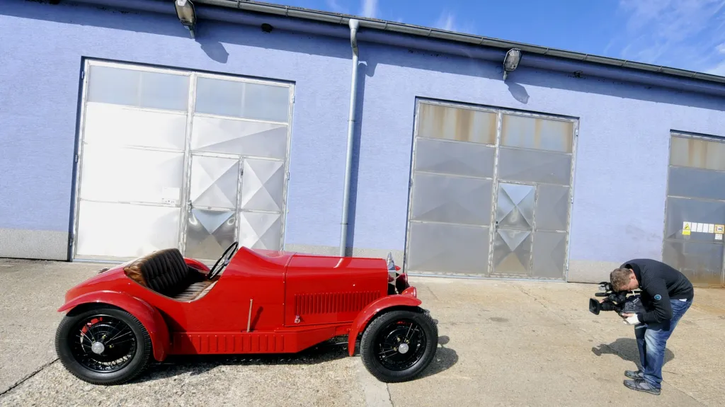 Závodní automobil Wikov