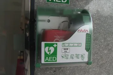 V brněnských ulicích budou zachraňovat životy nově rozmístěné defibrilátory