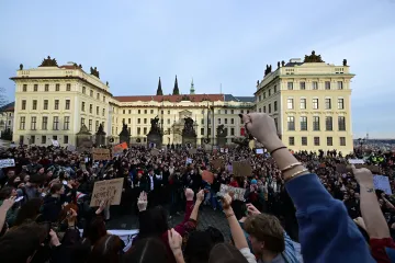 Studenti po Česku protestovali proti Motoristům v čele resortu životního prostředí