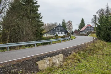 Roztoky u Jilemnice mají novou silnici. Obec o ni usilovala šest let
