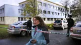 Policie u obchodní školy ve Žďáru, kde došlo k vražednému útoku