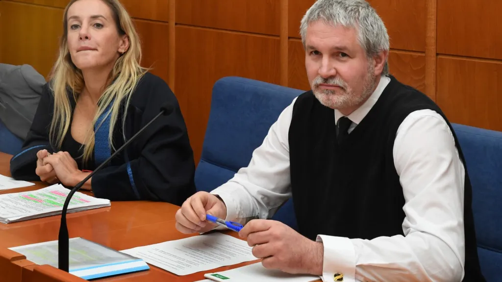 Řediteli domova ve Vejprtech Viktor Koláček u soudu