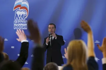 Rusové volí nový parlament. Z některých regionů přicházejí zprávy o údajných podvodech