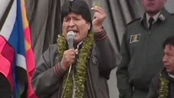 Evo Morales s lístkem koky
