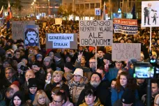 „Dost bylo Fica.“ Na Slovensku se na výročí 17. listopadu konal protest