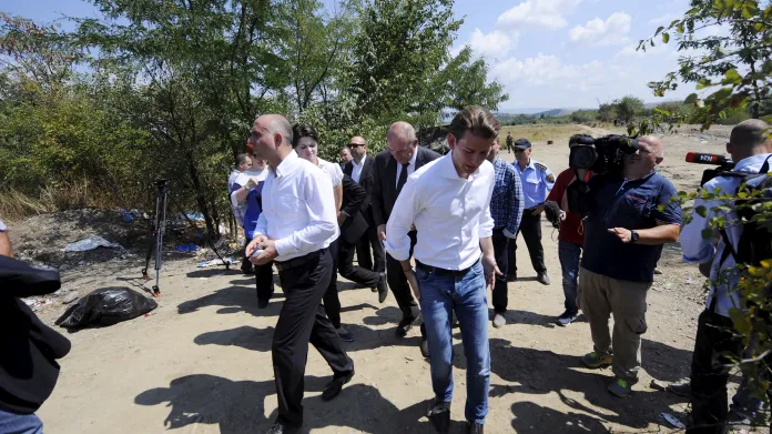 Kurz během vrcholící uprchlické krize na řecko-makedonské hranici
