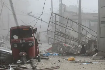 Výbuchy bomb v Somálsku zabily nejméně sto lidí a další stovky zranily, uvedl prezident