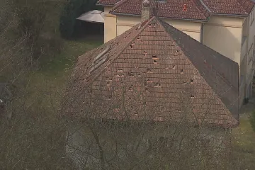 Házení kamenů z mostu trápí obyvatele Barrandova