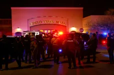 Při útoku v obchodním domě v El Pasu zemřel jeden člověk. Tři jsou zraněni
