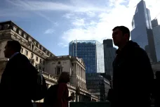 Britská centrální banka zvýšila úroky, tamní ekonomice se nedaří