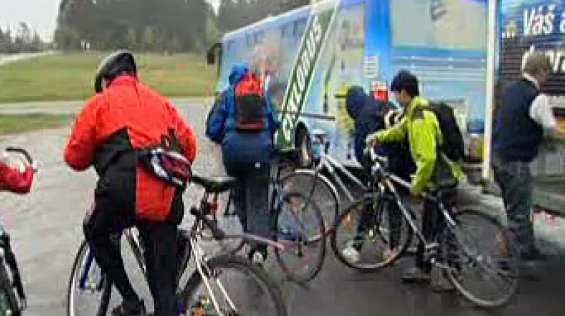 Po zimní přestávce vyjel z Ostravy do beskydských horských středisek takzvaný cyklobus.