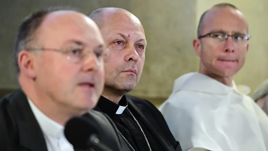 Stanislav Přibyl (generální sekretář ČBK), Zdeněk Wasserbauer, Lukáš Jan Fošum (zleva)