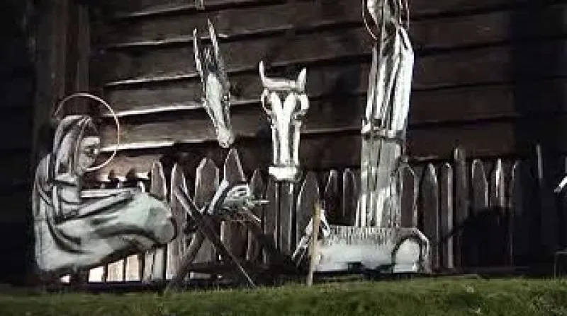 V Kryštofově údolí na Liberecku už svítí venkovní betlém akademického malíře Josefa Jíry.