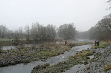 V Ostravici se v pátek topil muž, další dva jej chtěli zachránit. Všichni tři zemřeli