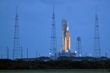 Florida očekává hurikán, NASA proto odsunula úterní start rakety k Měsíci
