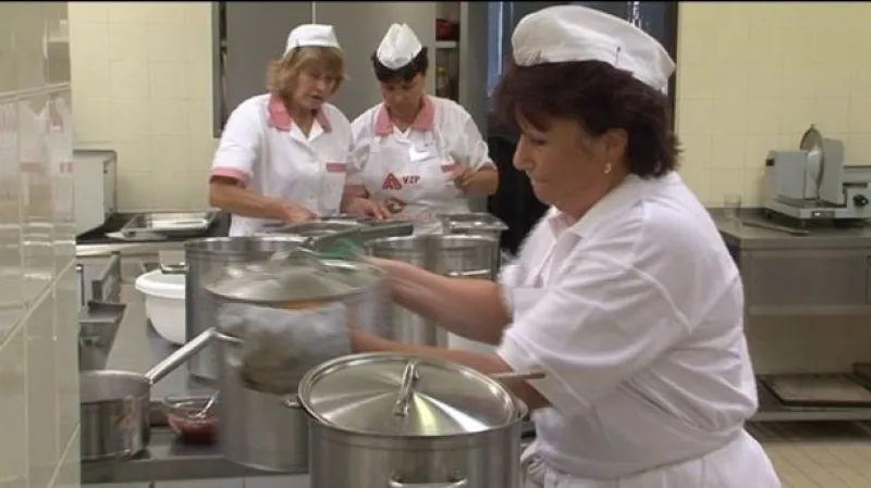 Události: Sedmdesát let školních jídelen