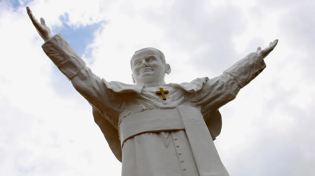 Obří socha papeže v Čenstochové