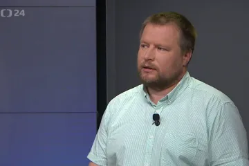 Videa z Kapitolu zachránila i iniciativa Bellingcat. Vpád pomáhá rekonstruovat, popisuje Valůch