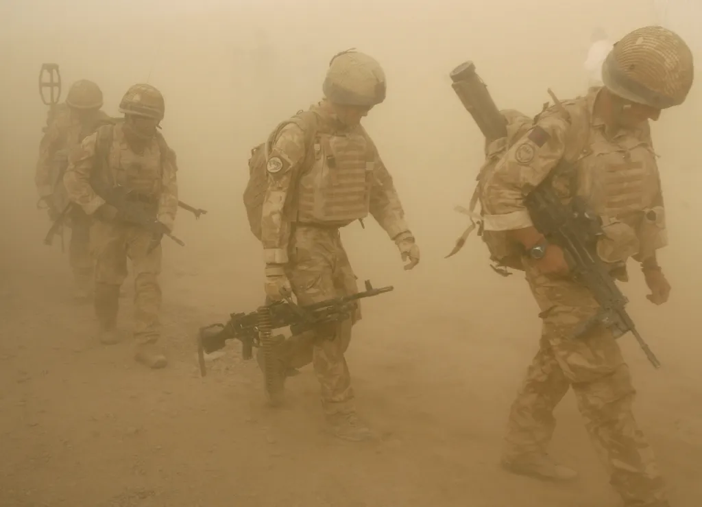 Britští vojáci vyrazili na operaci v Malgiru v provincii Helmand, 27. července 2009