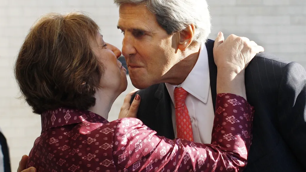 Catherine Ashtonová a John Kerry