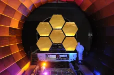 Webbův teleskop dosáhl své konečné pozice. Je jeden a půl milionu kilometrů od Země