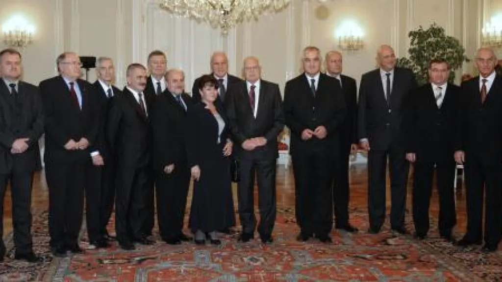 Prezident a končící senátoři