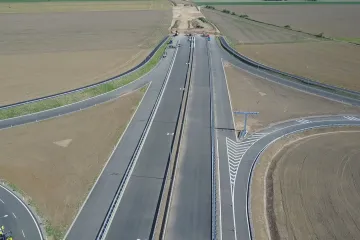 Silničáři si spletli úseky, o povolení na D11 museli žádat dvakrát. Stavba čeká na zahájení skoro rok