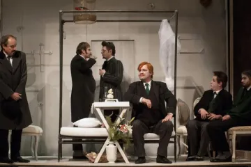 Recenze: Ženitba. Po 101 letech opět na Vinohradech