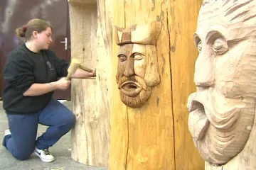 Učni vyrobili repliku středověkého úlu, ozdobí rosický zámek