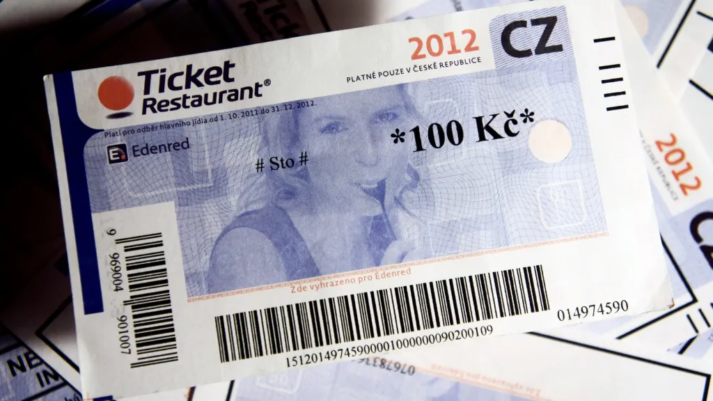 Díky stravenkám chodí Češi pravidelně na oběd