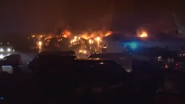 U požáru zasahovalo několik hasičských jednotek