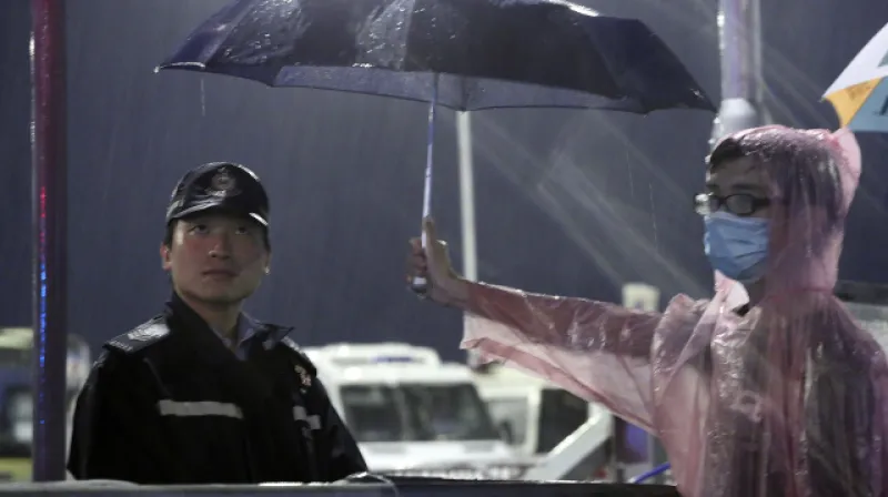 Hlavním cílem protestů jsou plně demokratické volby