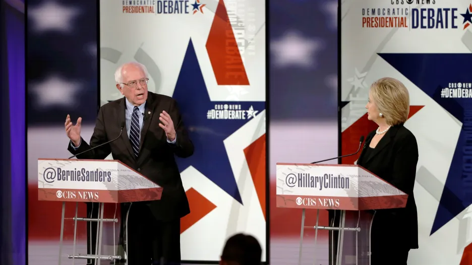 Bernie Sanders a Hillary Clintonová v televizní debatě