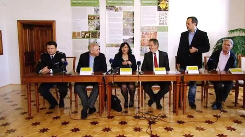 Brífink zástupců vlády po návštěvě Šluknovska