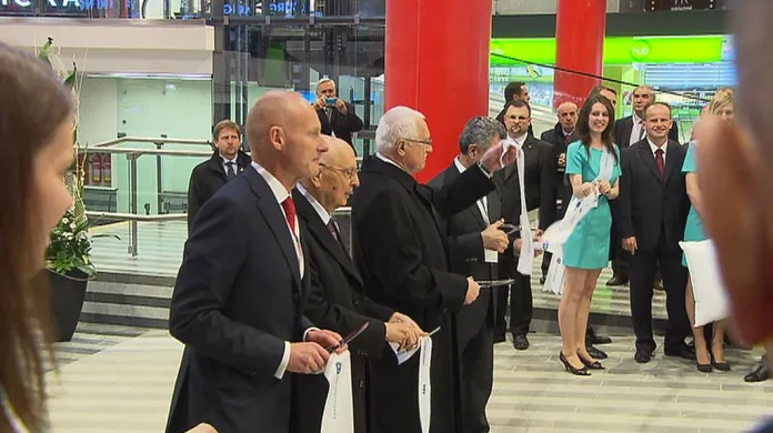 Václav Klaus při otevření nové odbavovací haly
