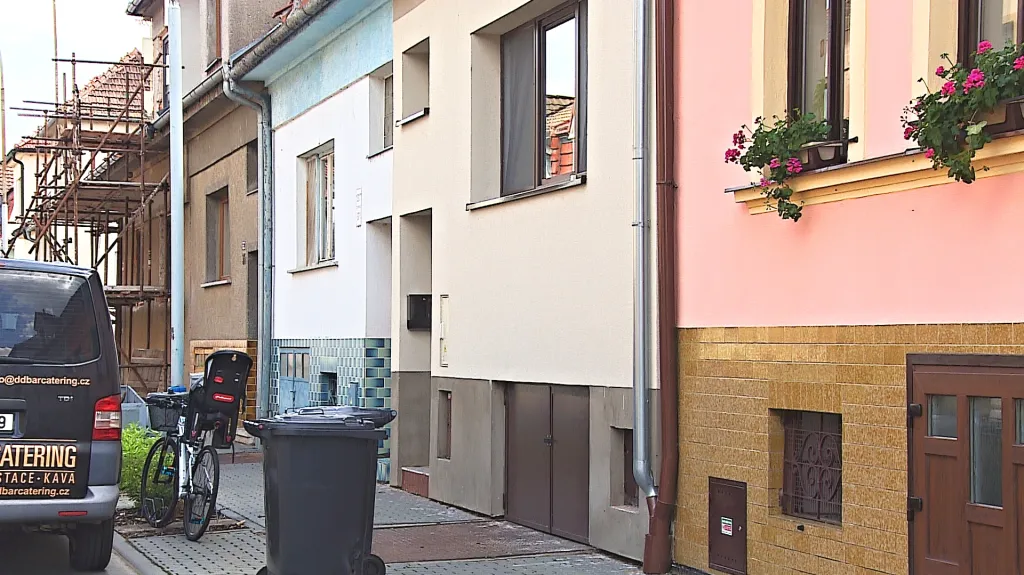Policie vyšetřuje úmrtí dvou lidí v břeclavské Šilingrově ulici