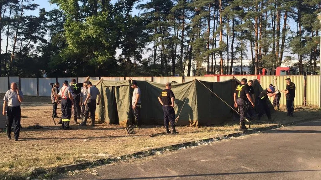 Stanový tábor pro migranty v areálu věznice v Poštorné