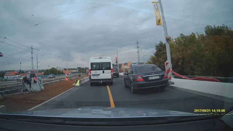 Záznam z kamery v autě napadeného řidiče