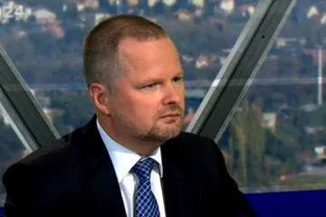Zahraniční politika je zmatená, říká Fiala. To byla za předešlých vlád, kontruje Filip
