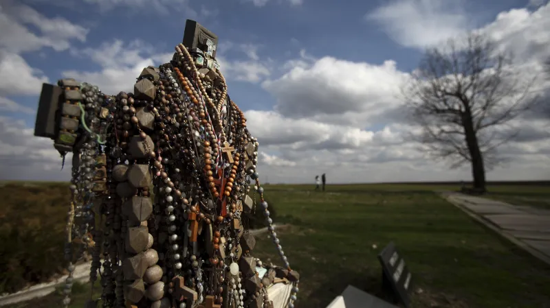 Pietní místo poblíž Vukovaru. Nejhorším masakrem občanské války v Chorvatsku začátkem 90. let minulého století se stalo vraždění, při kterém v noci z 20. na 21. listopadu 1991 srbské jednotky nedaleko Vukovaru pozabíjely na 260 zajatců
