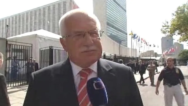 Český prezident nehodlá podepsat Lisabonskou smlouvu ihned po jejím schválení v irském referendu.