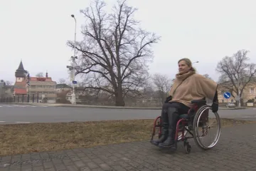 Zdravotní sestru operace připoutala na vozík, k profesi se ale vrátila