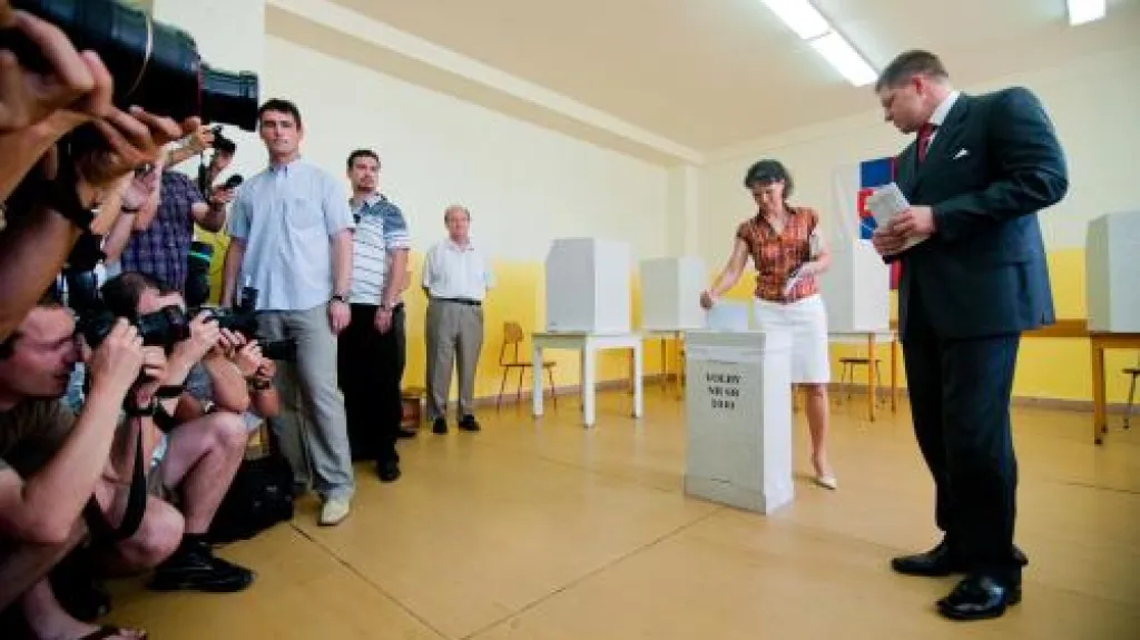 Robert Fico s manželkou Svetlanou u voleb