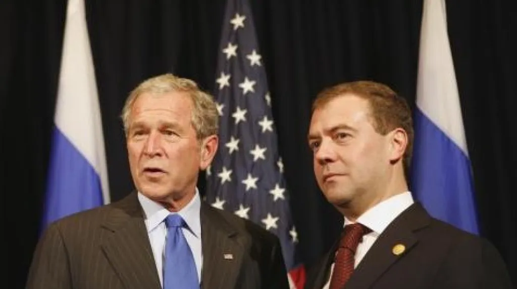 George Bush a Dimitrij Medvěděv